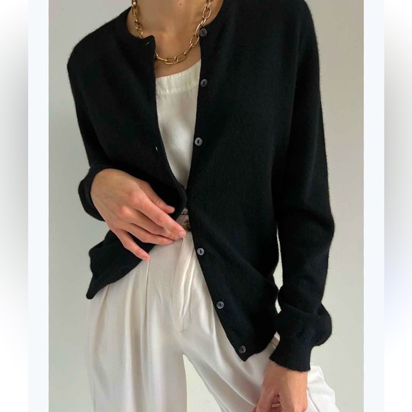 Neiman Marcus 100% Cashmere Classic Black Crew Neck Cardigan Sweater, size XL - Picture 1 of 7